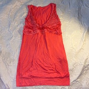 Summer sleeves tee with a flattering colour and details